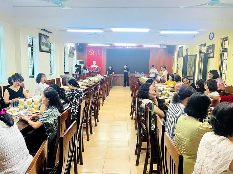 nấu cỗ gà đông tảo ở hai bà trưng